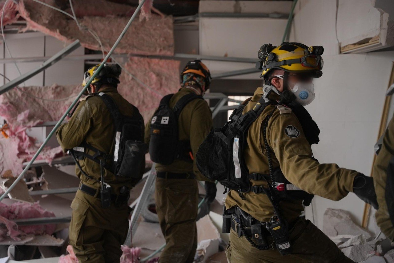 الرقابة العسكرية الإسرائيلية: قنابل من صاروخ انشطاري إيراني سقطت بمحيط وزارة الدفاع ومقر أركان الجيش