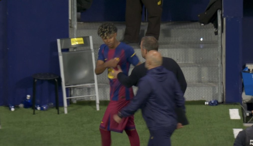 "انفعل على فليك ولم يحتفل".. موقف مثير للجدل للامين جمال بعد فوز برشلونة على أتلتيكو (فيديو - صور)