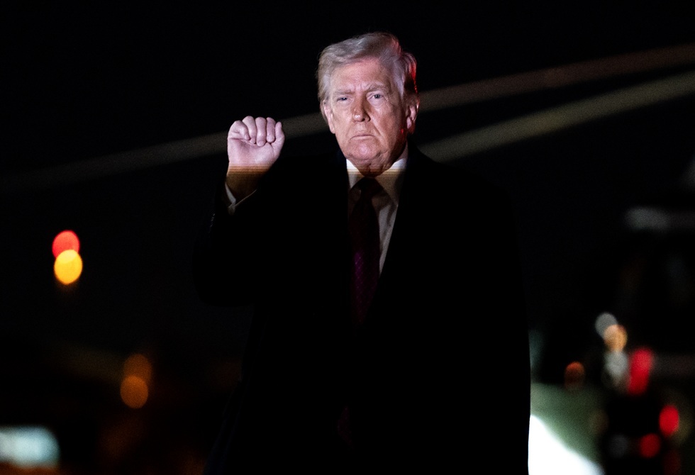 ترامب يكشف تفاصيل جديدة عن عملية "كوماندوز غير مسبوقة" في عمق إيران لإنقاذ عقيد أمريكي