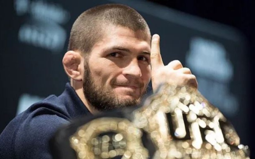 حبيب نورمحمدوف يتلقى هدية خاصة من أتلتيكو مدريد