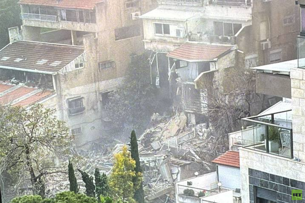 تحقيقات إسرائيلية: صاروخ إيراني "غير مألوف" لو انفجر رأسه الحربي لأحدث دمارا هائلا في حيفا