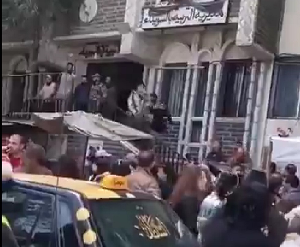 مسلحون يقتحمون مبنى مديرية التربية في السويداء رفضا لقرار وزاري (فيديو)