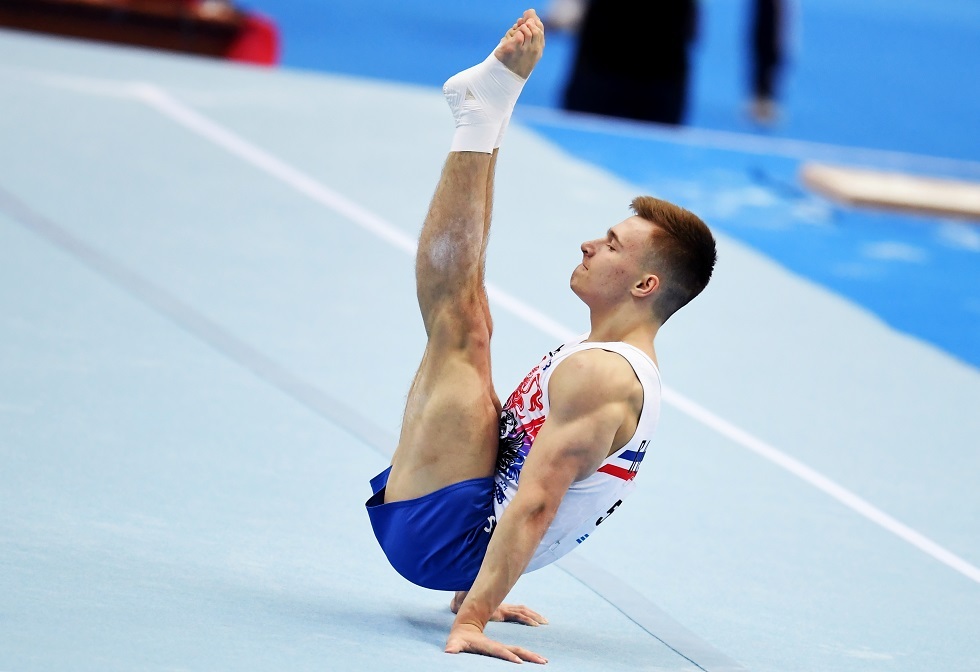 الروسي مارينوف يفوز بذهبية بطولة كأس العالم للجمباز في مصر (فيديو)