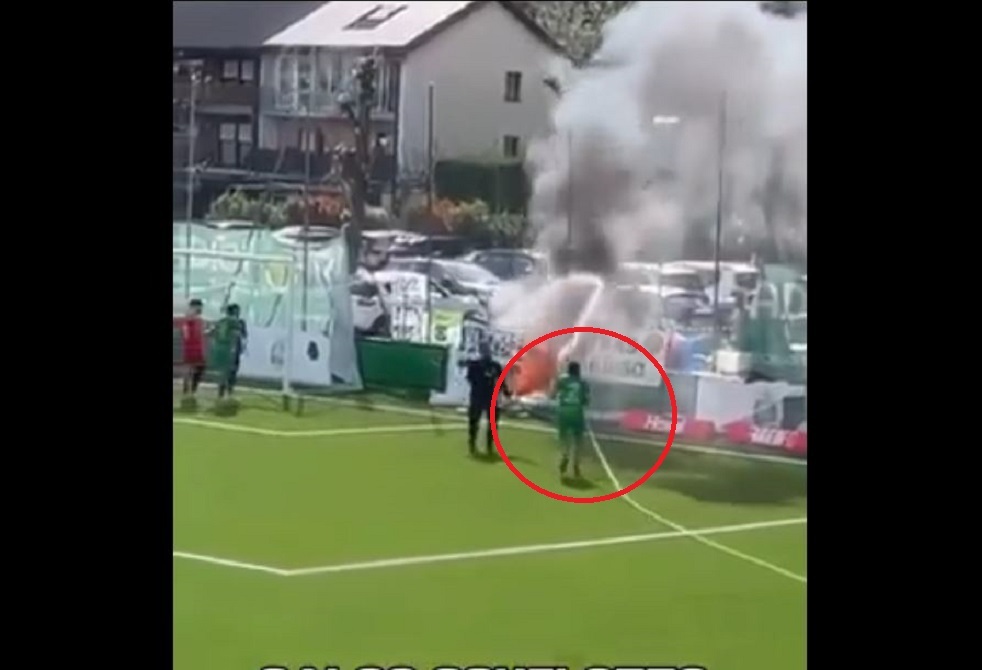 لاعب يخمد حريقا شب خلال مباراة فريقه في سويسرا (فيديو)