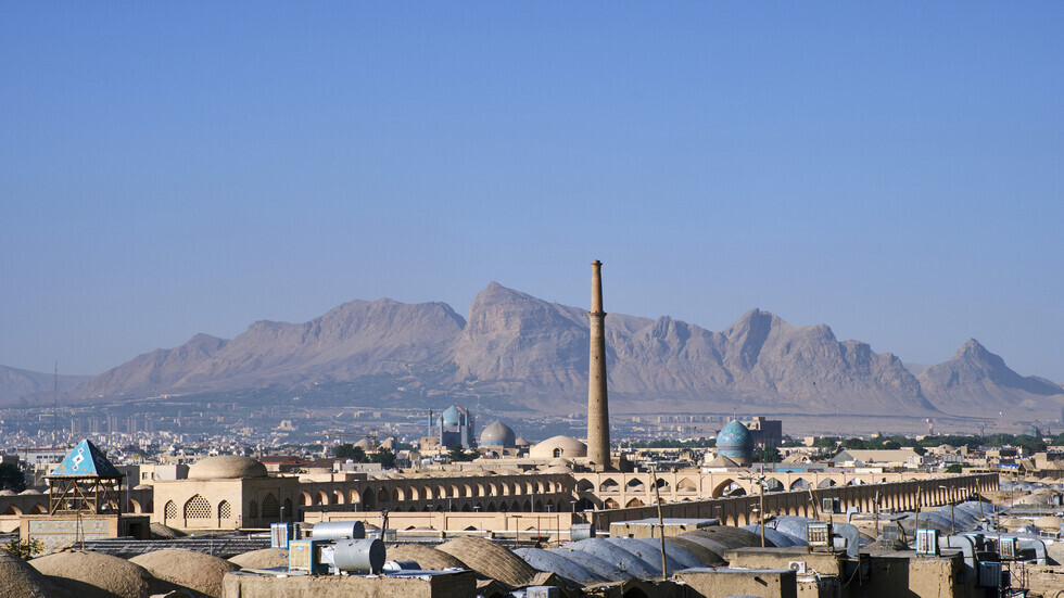 "مهر": تفعيل الدفاعات الجوية في عدد من المدن الإيرانية وسماع دوي انفجار في أصفهان