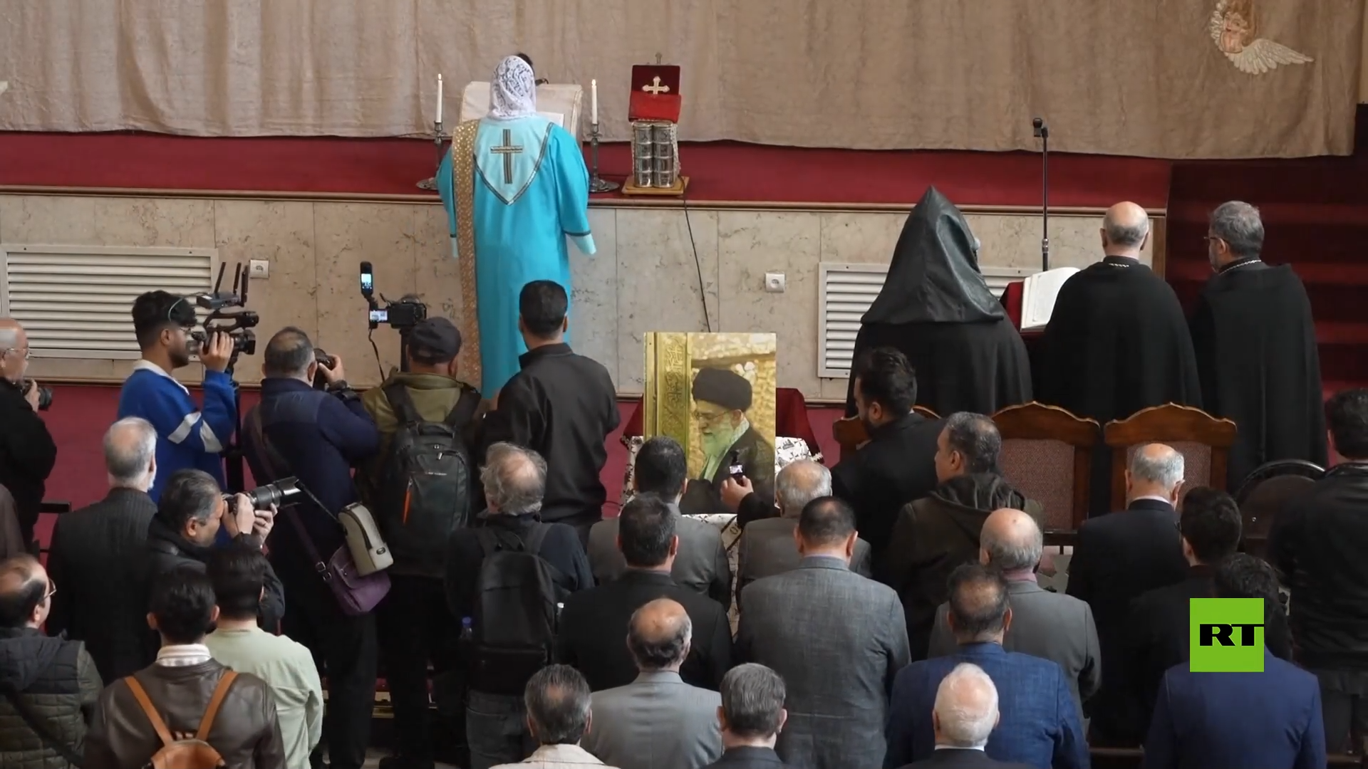 الكنيسة الأرثوذكسية الأرمنية في طهران تحيي ذكرى وفاة المرشد الأعلى الإيراني