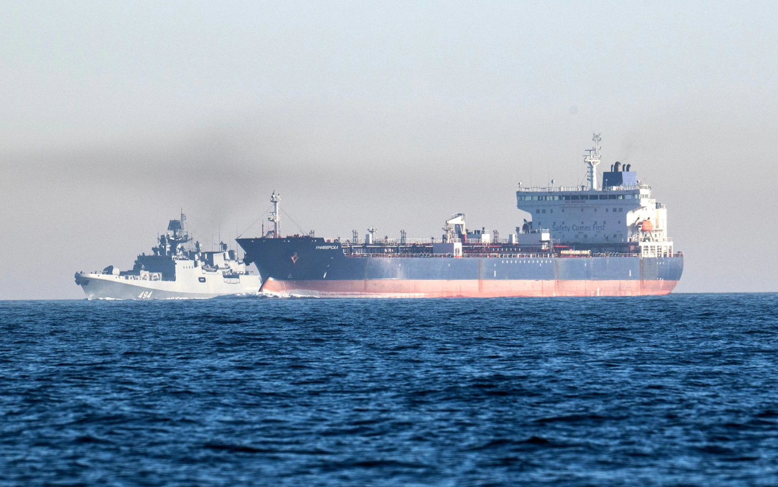 "التلغراف": أعين البحرية البريطانية تلاحق فرقاطة روسية وهي ترافق ناقلات نفط في القنال الانكليزي