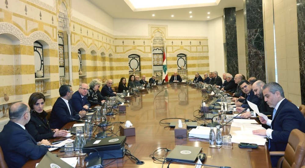 الحكومة اللبنانية توجه شكوى عاجلة لمجلس الأمن وتأمر الجيش والقوى الأمنية بحصر السلاح في بيروت