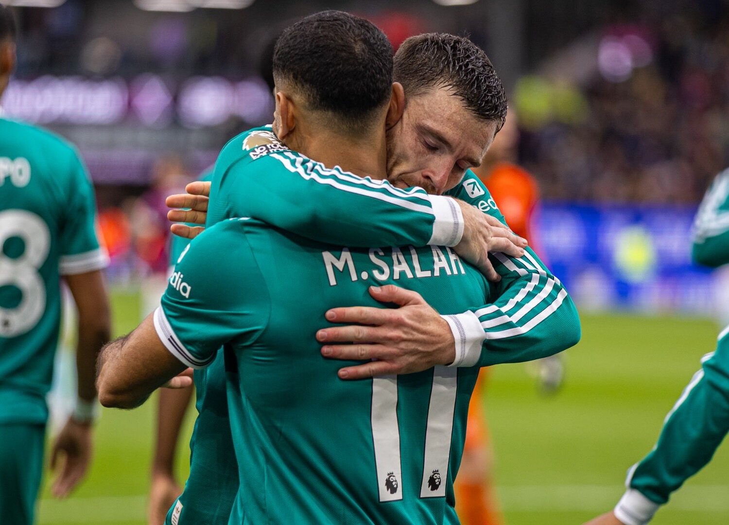 برسالة مؤثرة.. محمد صلاح يودع أحد نجوم ليفربول (صور)