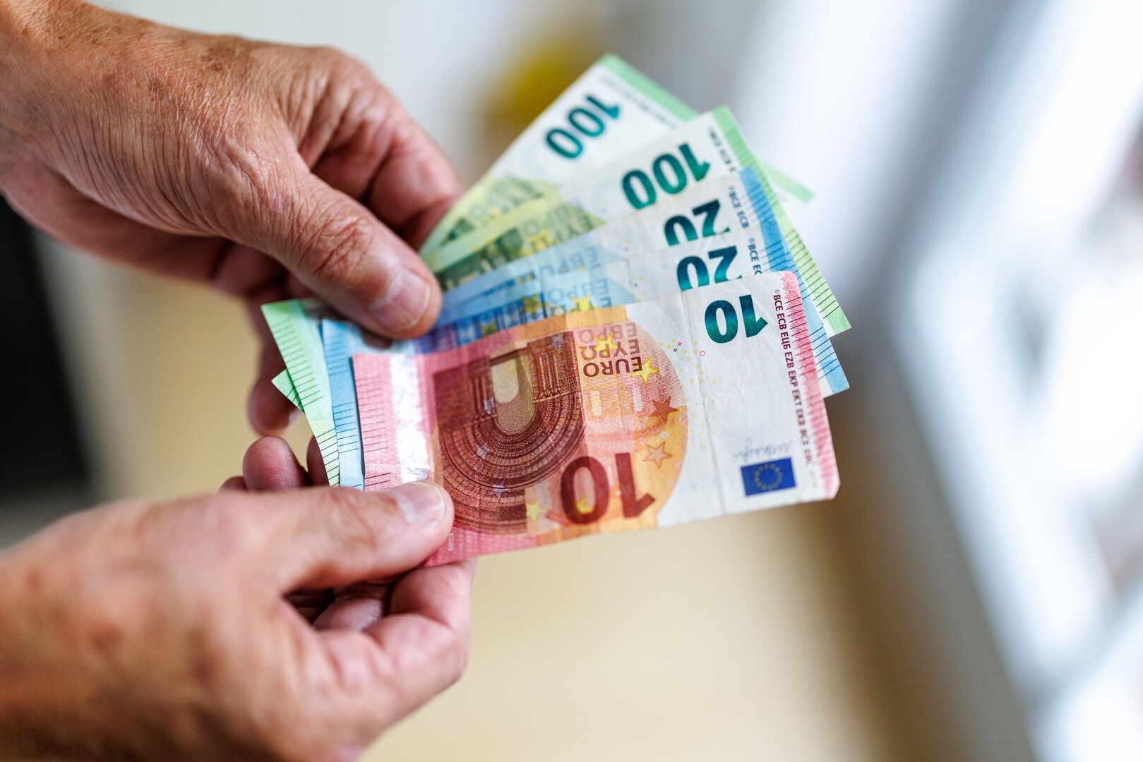 بالأرقام .. خسائر هائلة وزيادة قياسية في قضايا الفساد المالي بالاتحاد الأوروبي