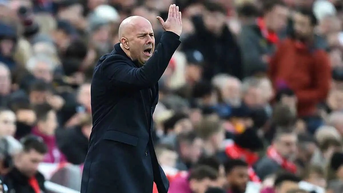 "بتعليق مفاجئ".. سلوت يرد على أنباء مغادرة ليفربول (فيديو)