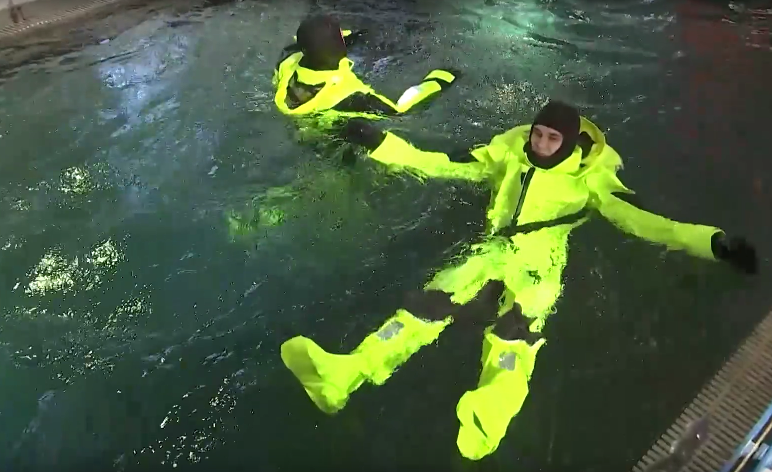 روسيا تنتهي من اختبار بدلة إنقاذ جديدة للقوات البحرية