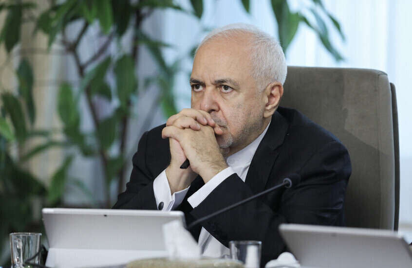 ظريف ينصح ترامب بالتخلي عن "المجرمين" والتوصل لاتفاق في إسلام آباد قبل ضياع الفرصة