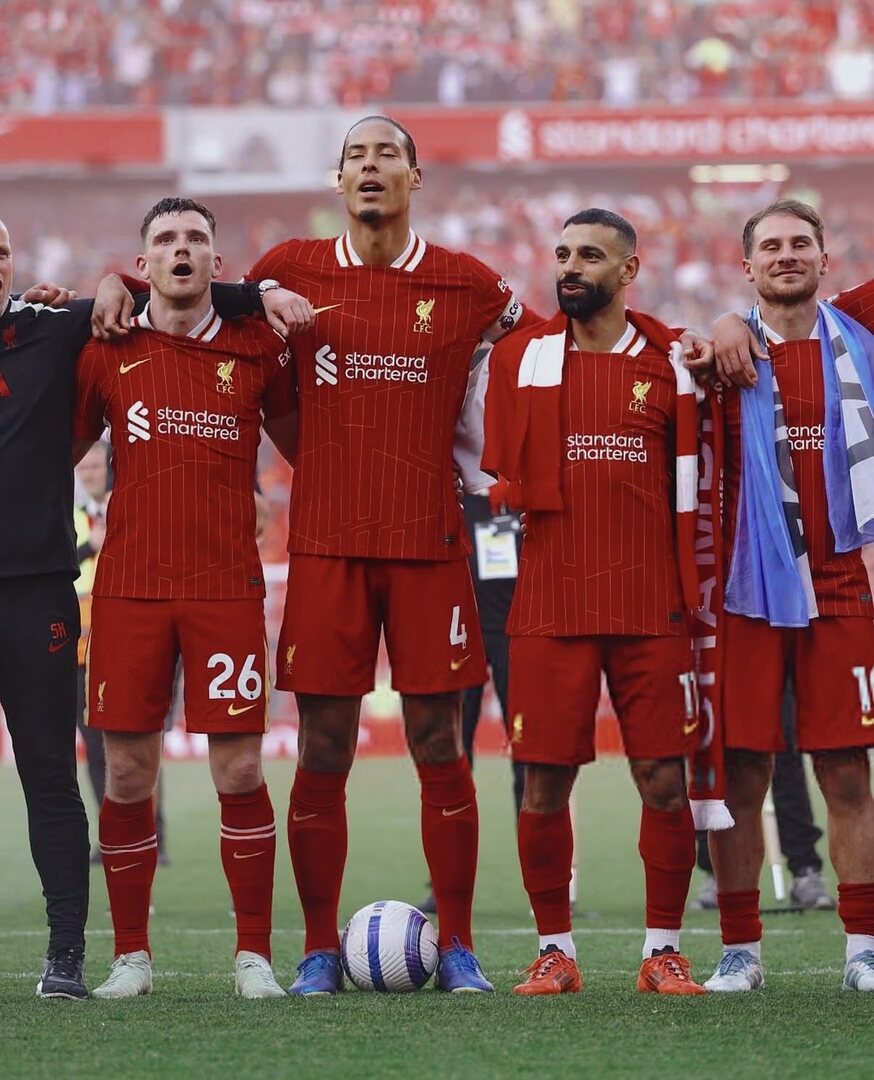 بكلمات مؤثرة.. قائد ليفربول يوجه رسالة الوداع إلى صلاح وروبرتسون (صورة)