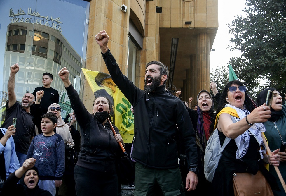 الجيش اللبناني يستنفر في بيروت بعد دعوات للتظاهر ضد التفاوض المباشر مع إسرائيل