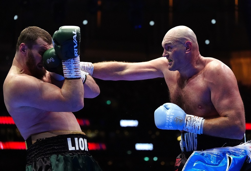 "ملك الغجر" يهزم مصارع "الدببة" أمام أننظار آل الشيخ.. فيديو