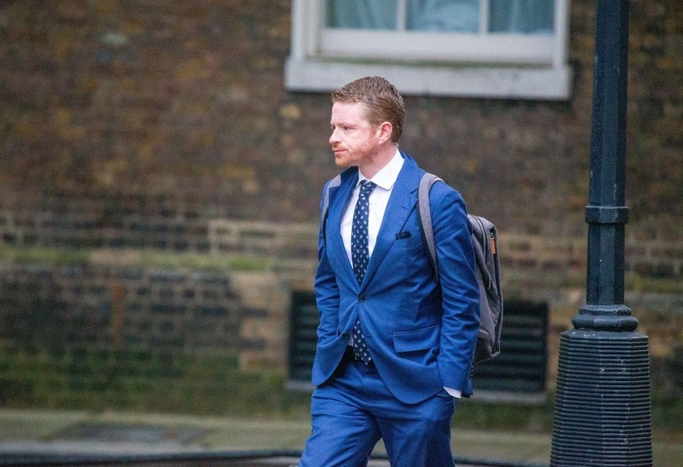 "تايمز": مساعد ستارمر السابق يتجه إلى كييف لمساعدة زيلينسكي