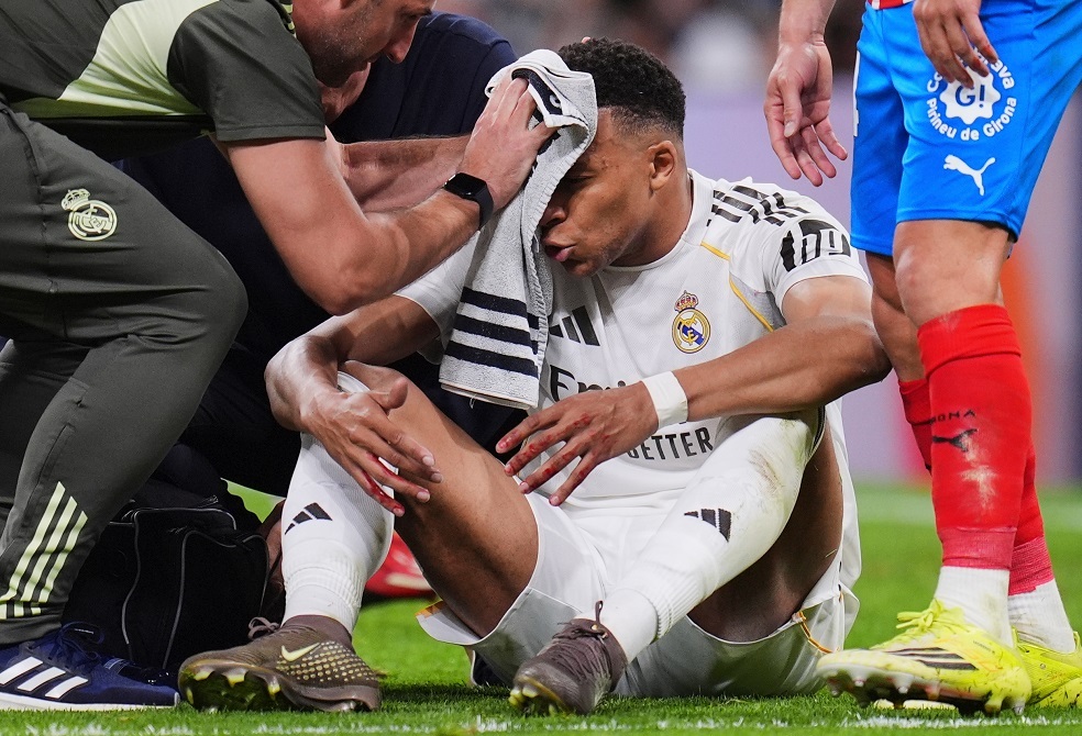 بعدة غرزات.. مبابي يكشف عن حجم إصابته بعد خياطة جرحه (صورة)