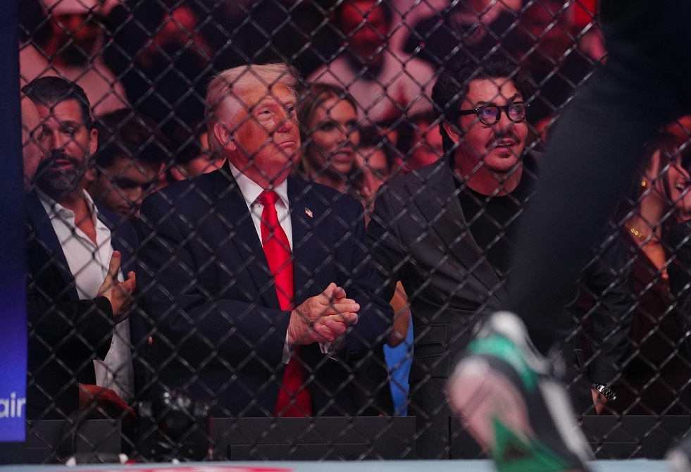 معركة دموية شرسة أمام أنظار ترامب (فيديو)