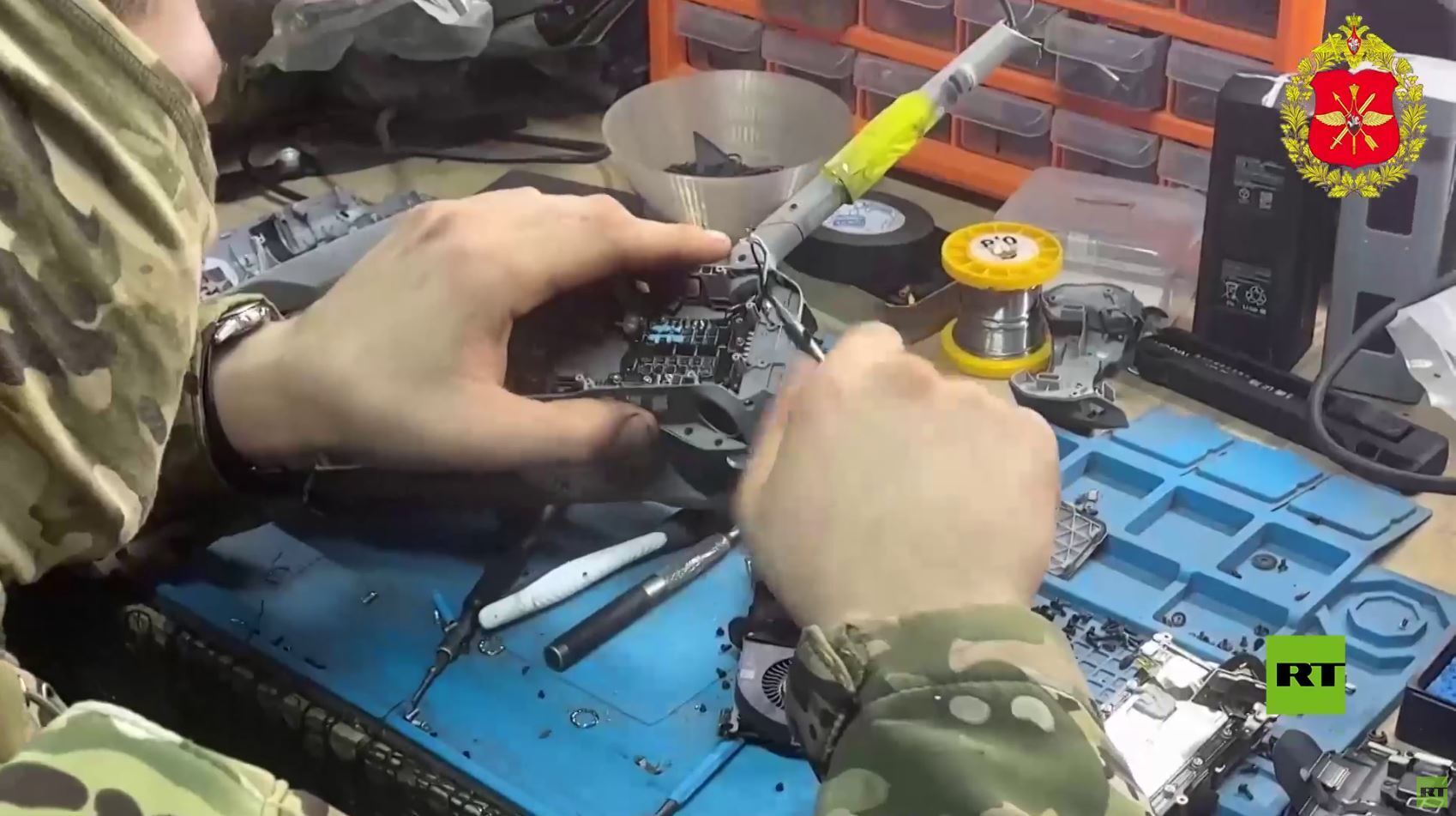 مشاهد لعمل ورشة ميدانية لصيانة وإصلاح الطائرات المسيرة الروسية في محيط منطقة العملية العسكرية الخاصة