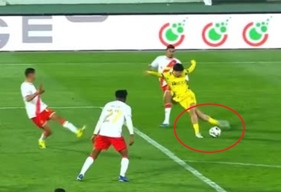 هدف "رابونا" استثنائي في الدوري المغربي.. هل يكرر الجبلي إنجاز صلاح ويتوج بجائزة بوشكاش؟