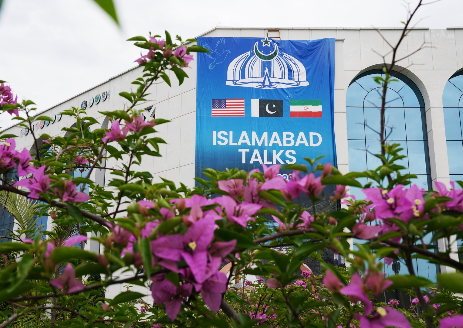 "ذا أتلانتيك" تكشف عن موعد محتمل لانعقاد الجولة الثانية من المحادثات الإيرانية الأمريكية