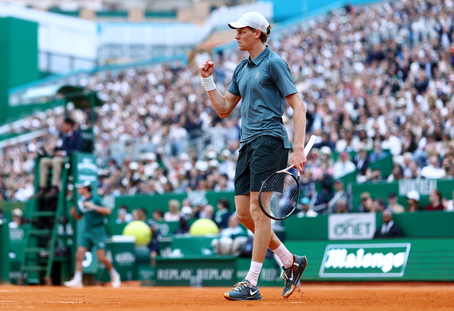 ألكاراز يسعى إلى استعادة صدارة التصنيف العالمي قبل بطولة برشلونة الكبرى للتنس