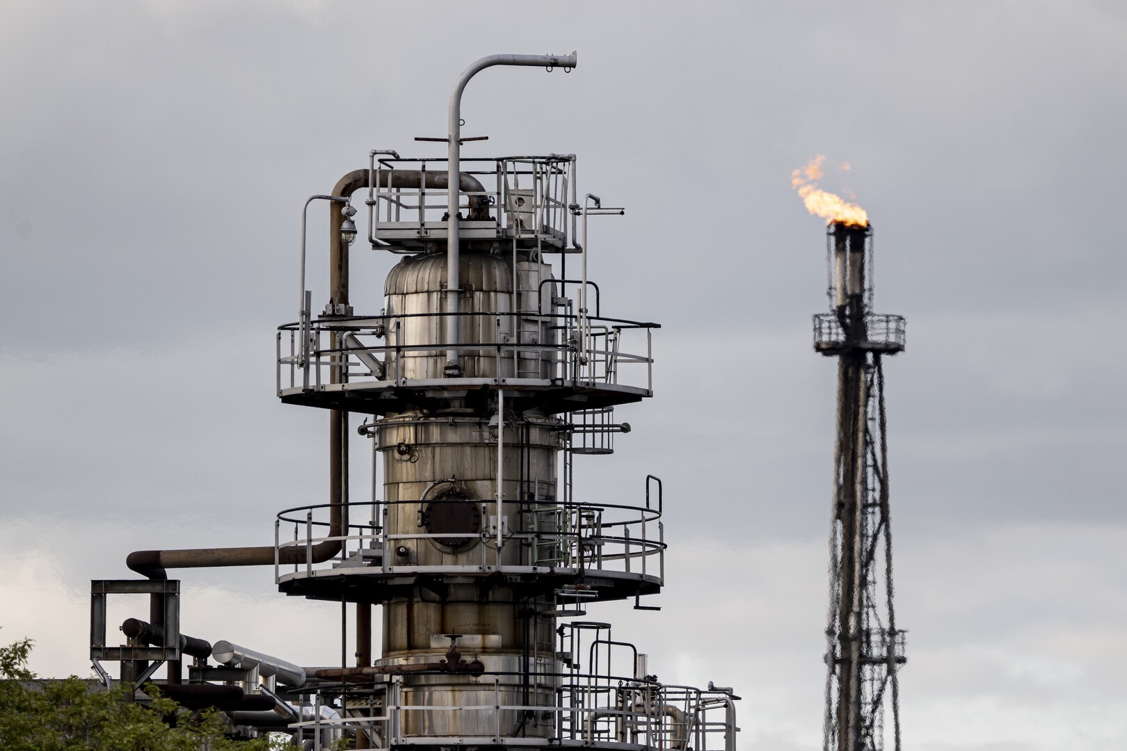 العراق يتحرك لتأمين صادراته النفطية وسط مخاوف حصار مضيق هرمز