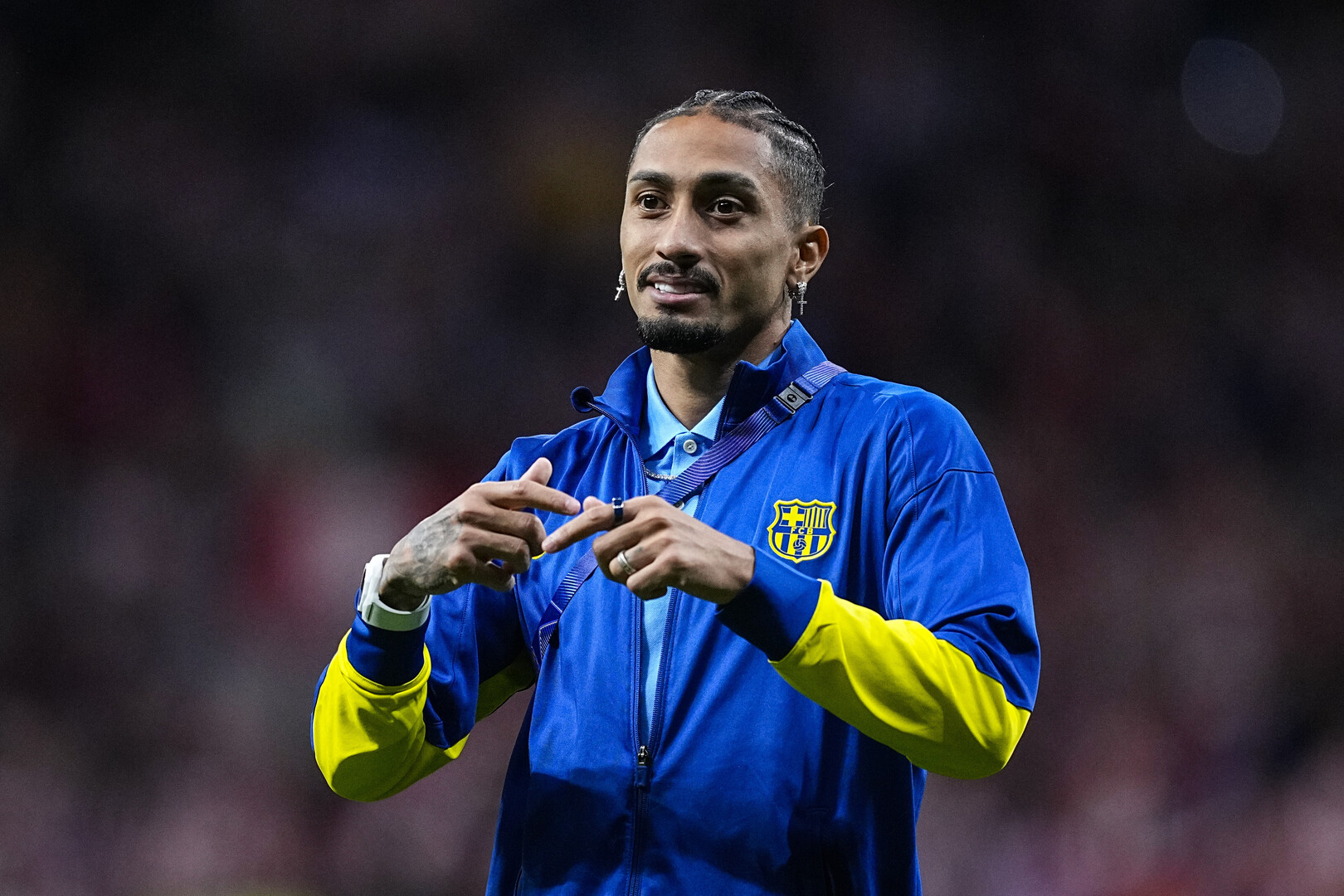 بعد خروج برشلونة.. تصريحات وإشارات تضع رافينيا تحت التهديد