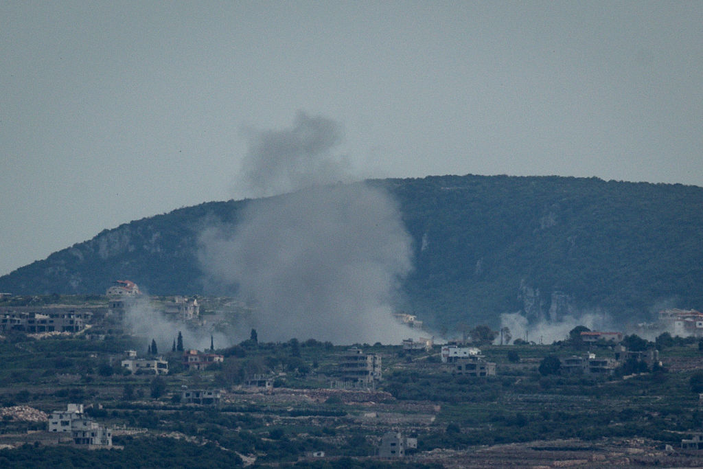 سلسلة غارات إسرائيلية على جنوب وشرق لبنان.. تدمير آخر جسور الليطاني ومقتل شخصين