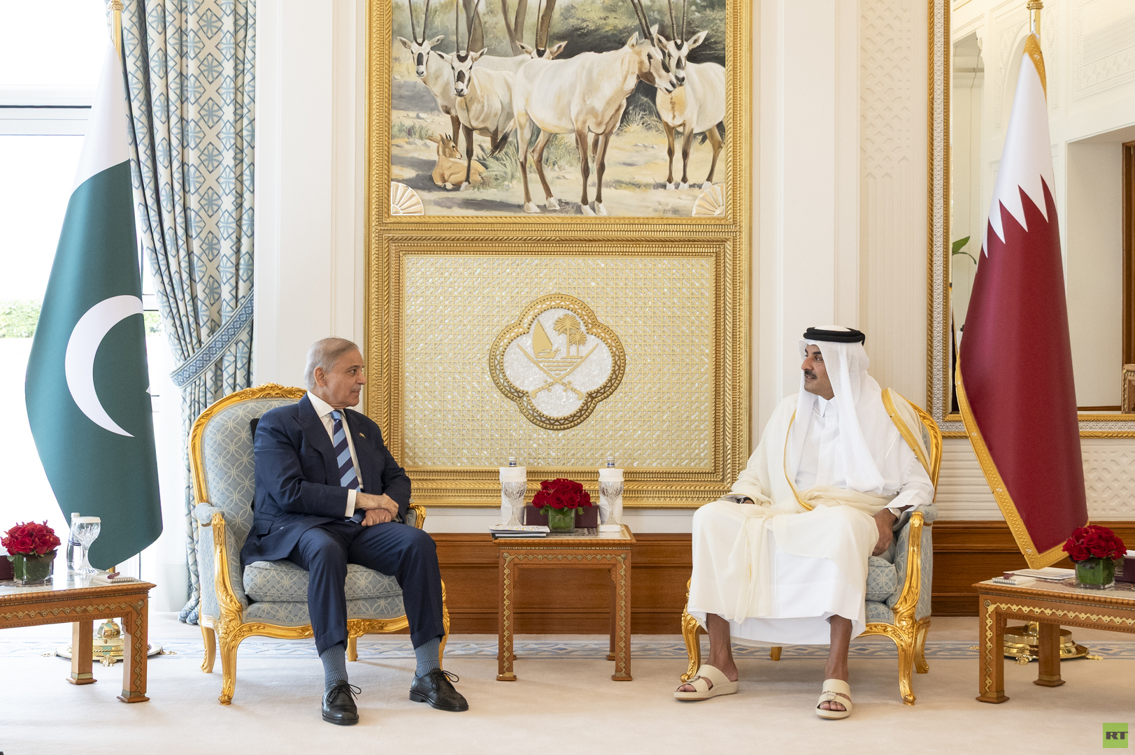 أمير قطر ورئيس وزراء باكستان يبحثان التطورات الإقليمية ويدعمان مساعي التهدئة وتعزيز أمن المنطقة