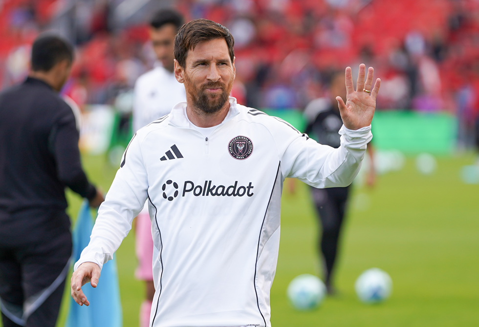 ميسي يستحوذ رسميا على ملكية فريق إسباني