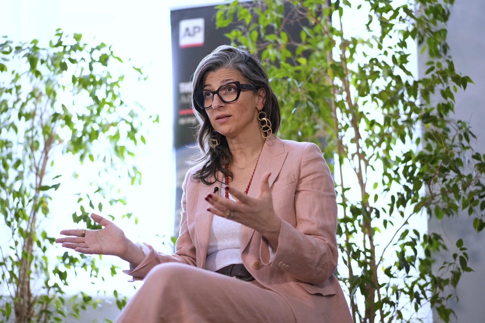 بسبب اتهام إسرائيل بالإبادة.. تهديدات بالاغتصاب تلاحق ابنة ألبانيز فرانشيسكا في تونس