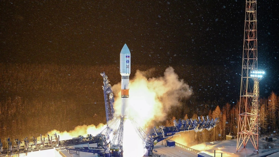 إطلاق صاروخ "سويوز-2.1ب" الفضائي من قاعدة بليسيتسك حاملا مركبات فضائية لوزارة الدفاع الروسية