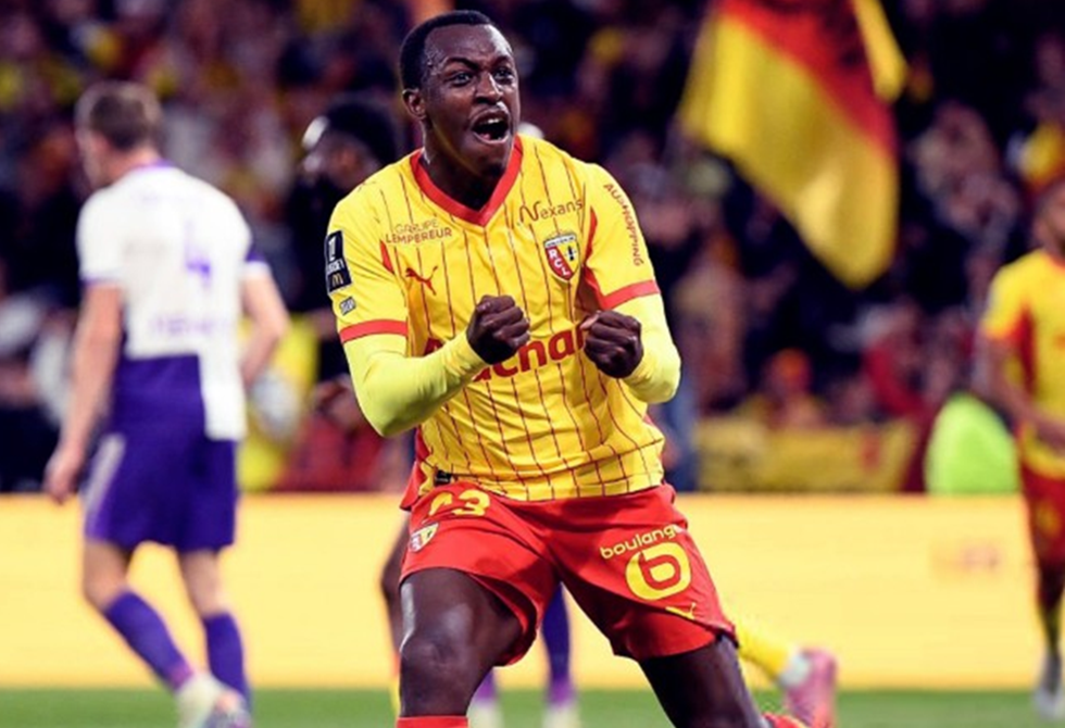 سعود عبد الحميد يسجل هدفا رائعا ويقود انتفاضة لانس أمام تولوز