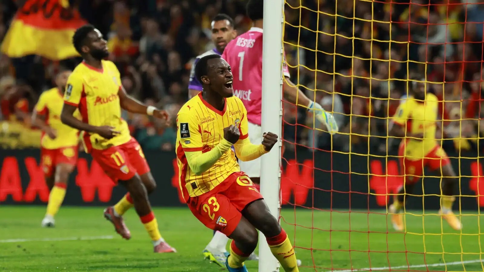 إعلامي سعودي يحسم الجدل حول عودة سعود عبد الحميد إلى نادي الهلال (فيديو)