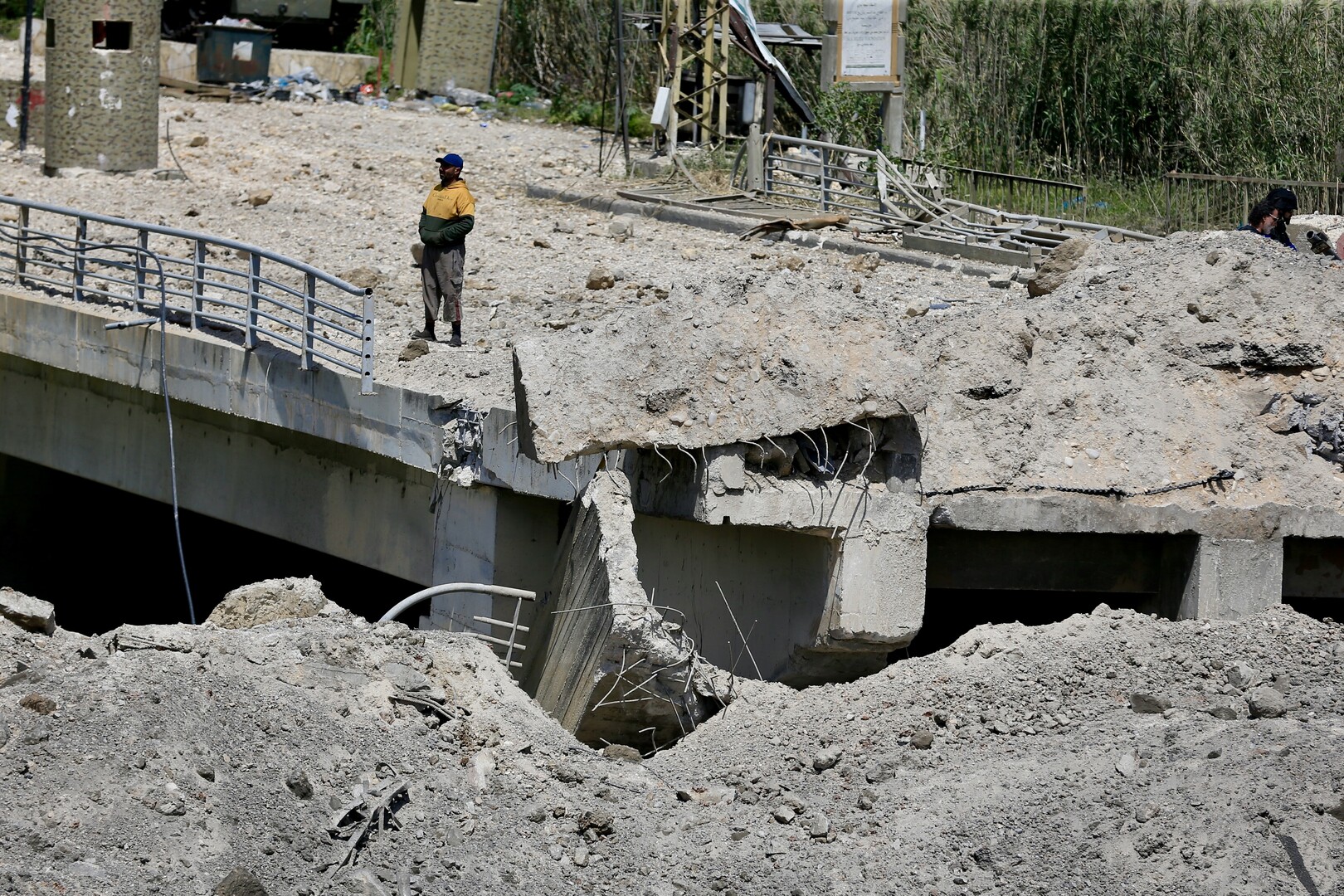 الجيش الإسرائيلي يعلن استهداف مسلحين جنوب "الخط الأصفر" في جنوب لبنان لاقترابهم من قواته