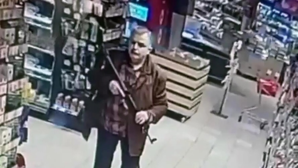 كييف.. مقتل 5 أشخاص وإصابة 15 آخرين بينهم طفل في حادث إطلاق نار داخل سوبر ماركت (فيديوهات)