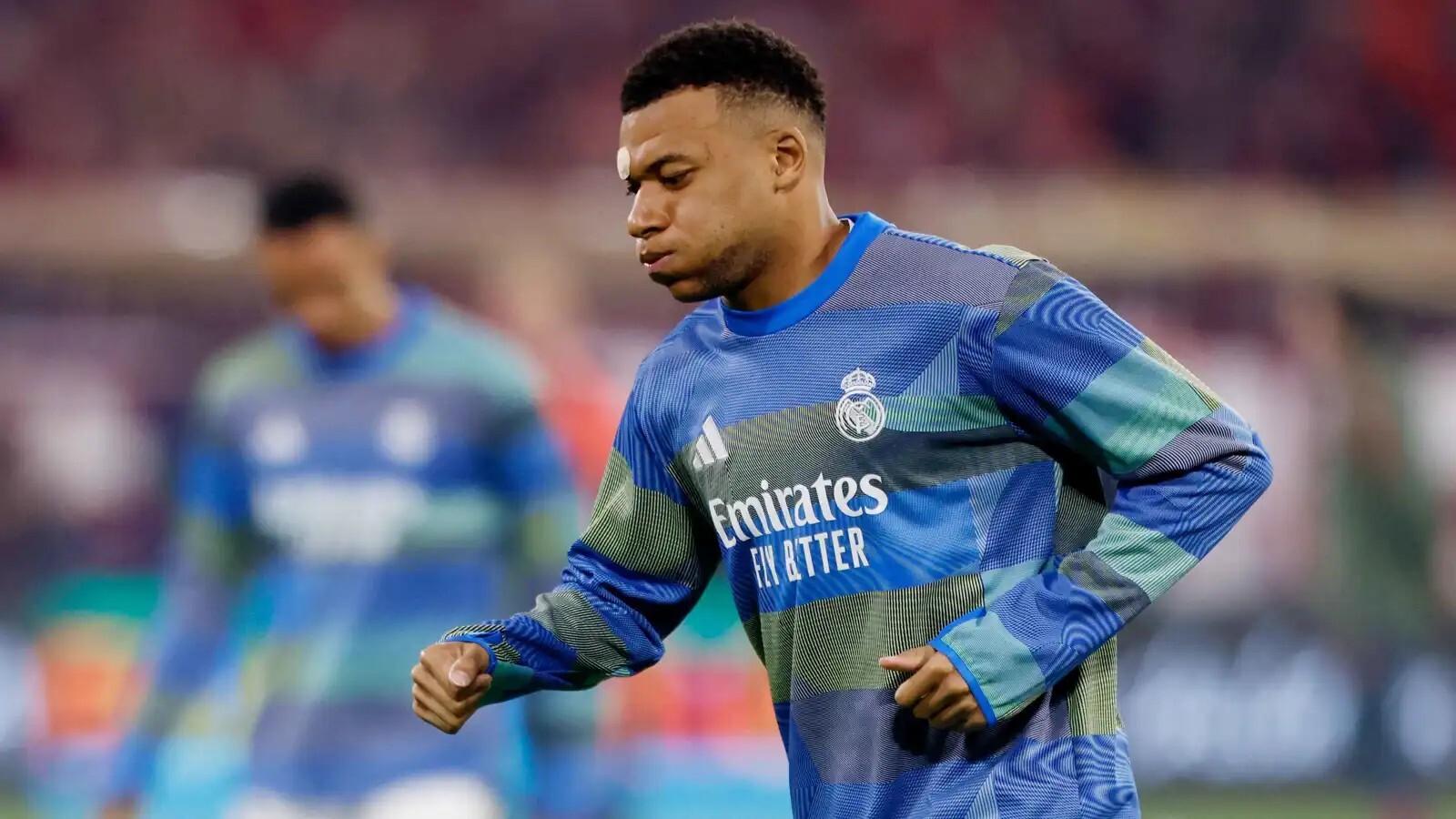 مبابي يختار "أسطورة" لقيادة ريال مدريد