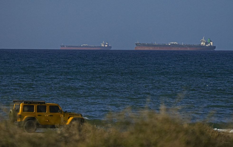 مضيق هرمز يواجه إغلاقا كاملا - ما هو المتوقع؟