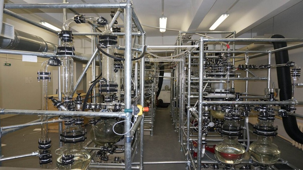 روسيا.. تطوير تكنولوجيا نظيفة بيئيا لاستخراج الليثيوم من مياه آبار النفط