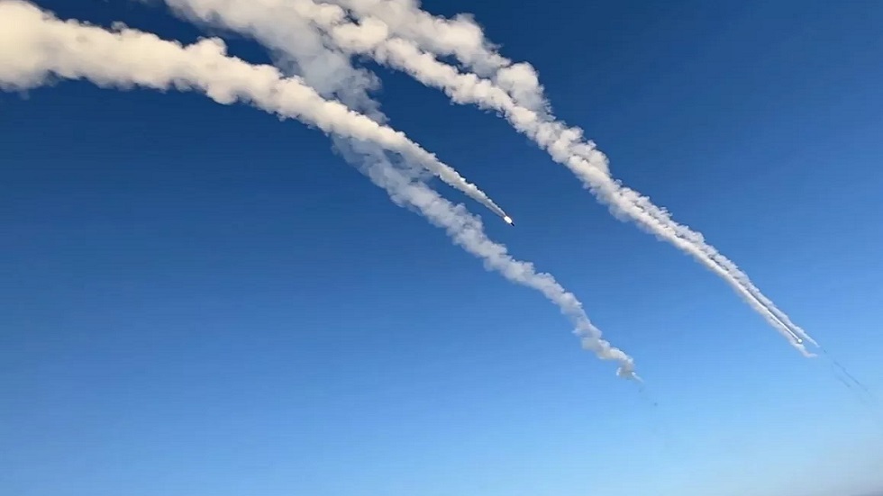 الدفاع الروسية: استهداف منشآت للصناعات العسكرية والبنية التحتية للنقل والمطارات في أوكرانيا