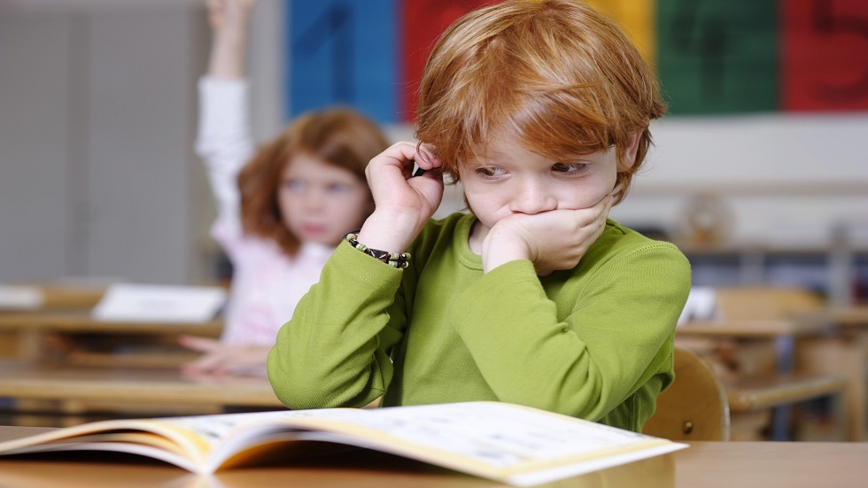 لماذا قد تضر مقارنة طفلك بالآخرين أكثر مما تفيده؟