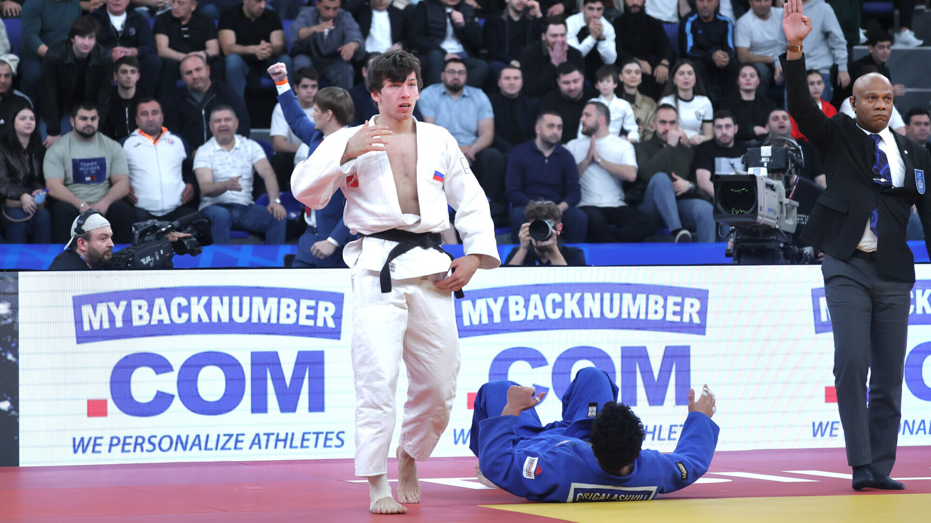 بعد صافرات مدرجات تبليسي.. رد روسي ساخر