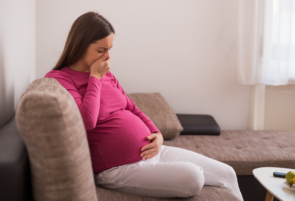 تحديد العامل الرئيسي وراء التقيؤ الشديد أثناء الحمل