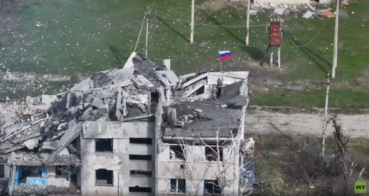 الجيش الروسي يحرر بلدة في دونيتسك ويسيطر على أخرى في خاركوف (فيديو)