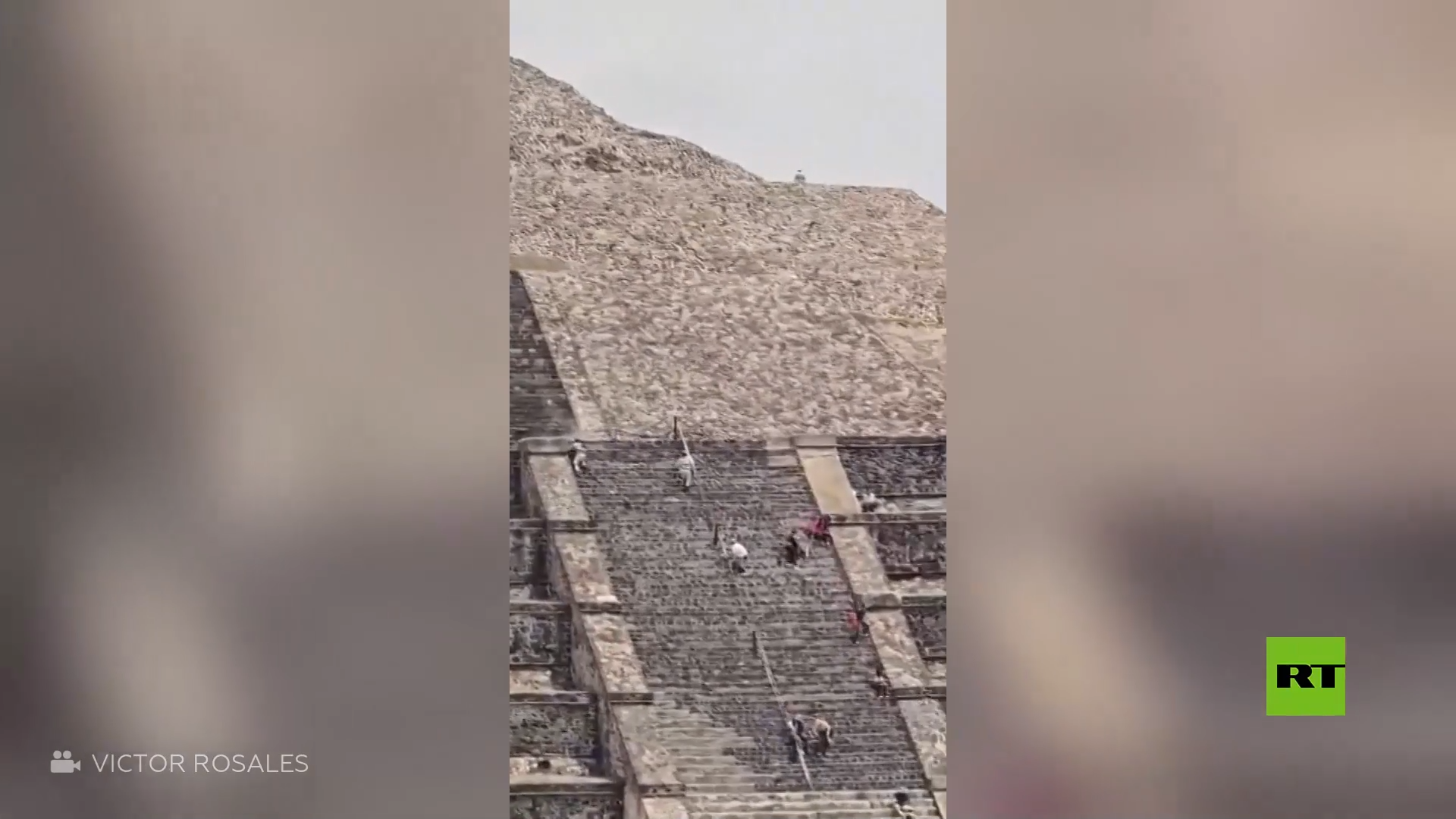 لحظة إطلاق النار على سياح فوق أحد الأهرامات التاريخية بالمكسيك