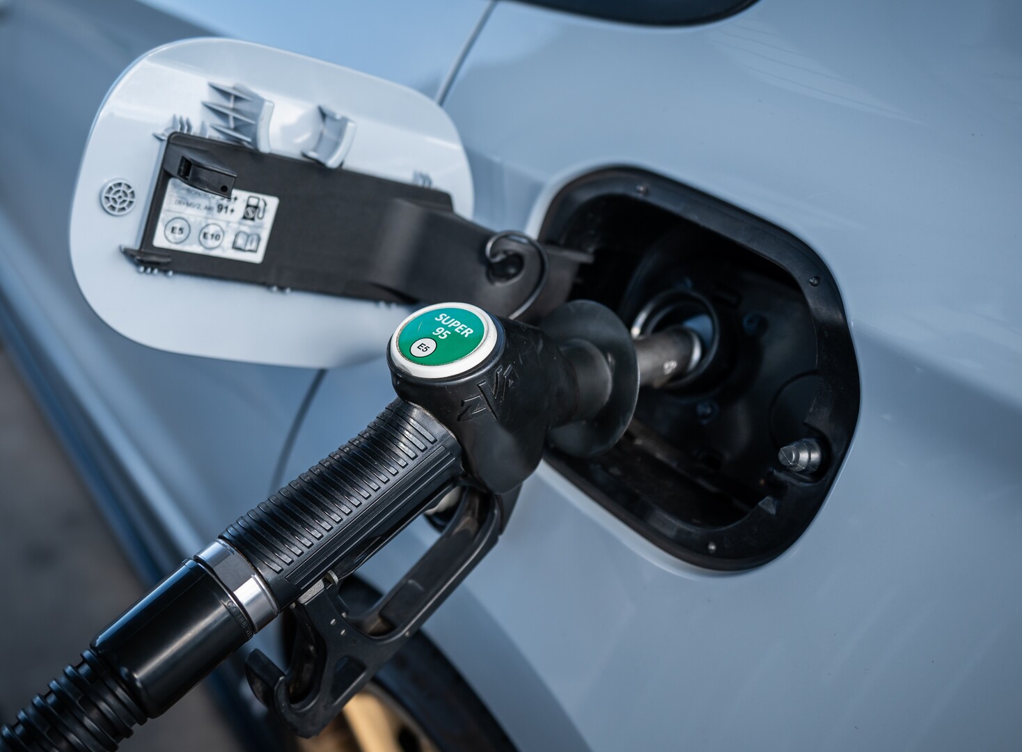 الصين تخفض أسعار الوقود لأول مرة منذ بدء الحرب على إيران