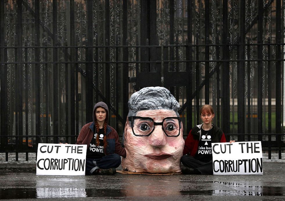 رئيس الوزراء البريطاني تحت ضغط ملفات إبستين