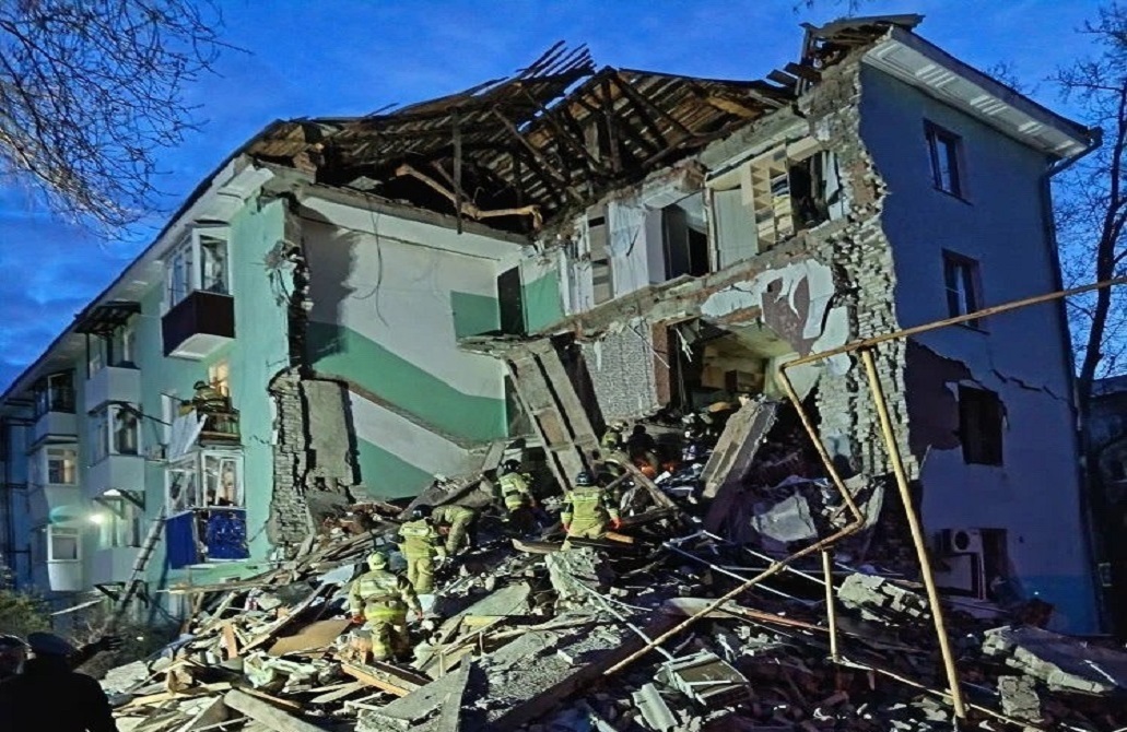 انهيار جزء من مبنى سكني في مقاطعة سمارا الروسية جراء هجوم مسيرات